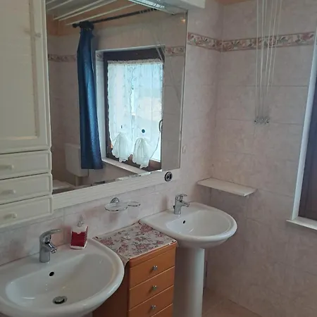 Guest house Malinini 3*